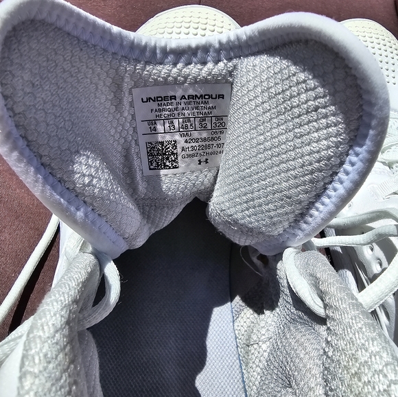 Under Armour basketball shoes - Picture 4 of 8